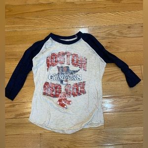 Boston Red Sox World Series Champions Makestic 3/4 Baseball Tee. Size S